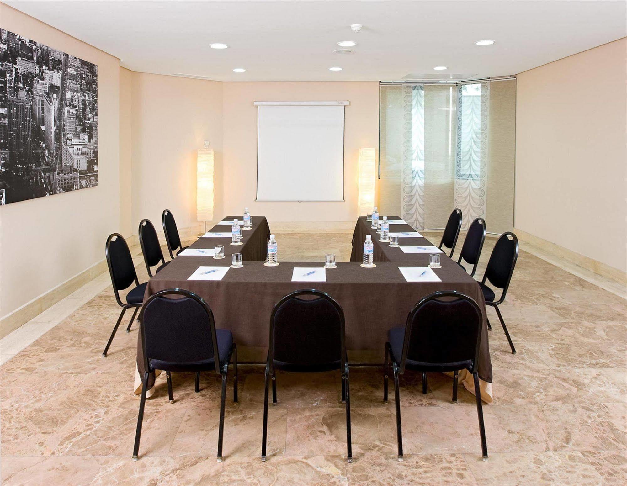 Apartamentos Th Las Rozas Удобства фото