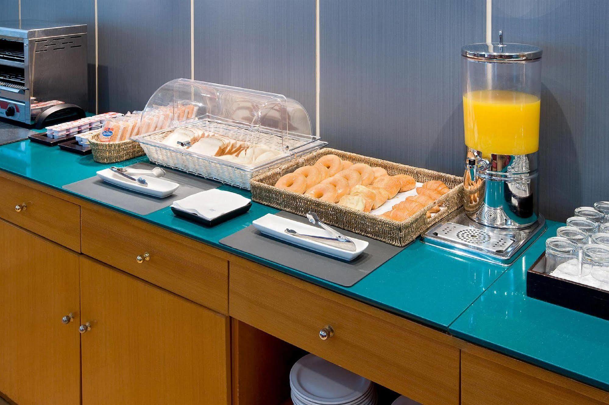 Apartamentos Th Las Rozas Экстерьер фото